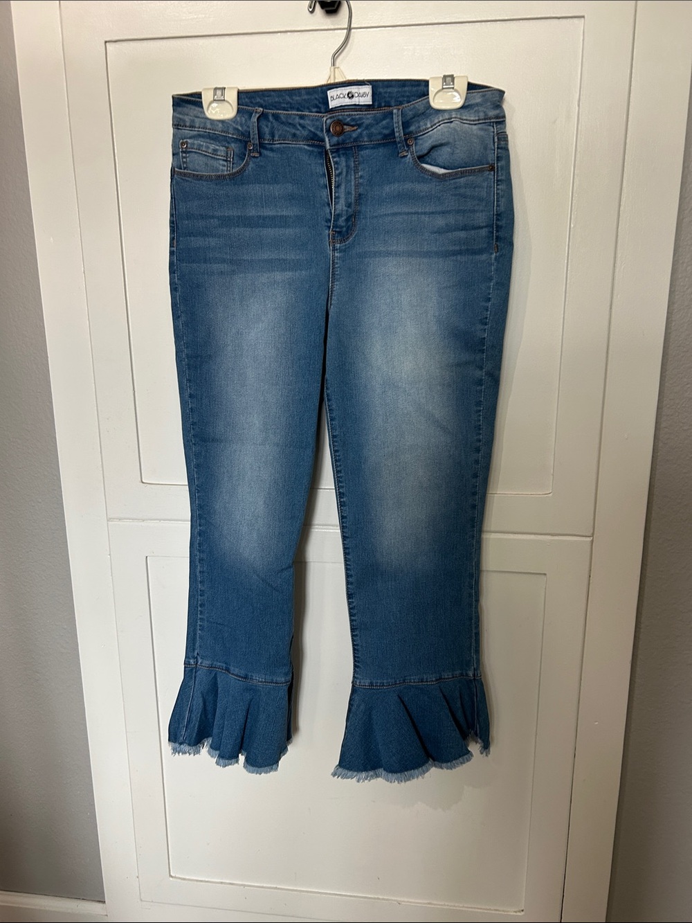 Black Daisy Mid Wash Ruffled Crop Jeans NWOT